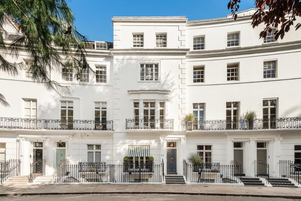 Prime central London crescent